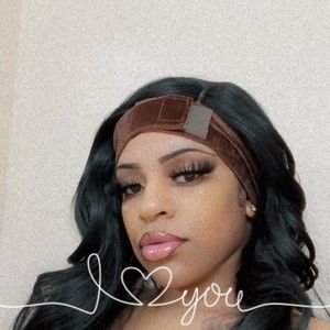 Meet your Posher, Shalexis